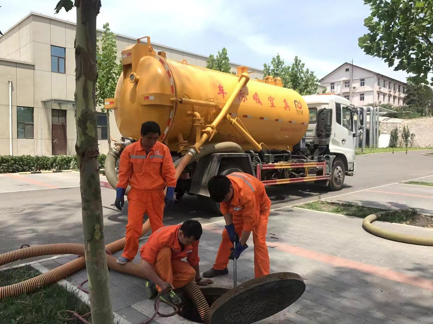 错那化粪池清理与5-8吨吸粪车施工效率分析